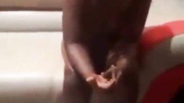 Wife beats up her friend for sneaking into her house to have sex with her cheating husband - 4 image