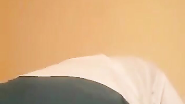 School girl caught showing her toto and big ass to a white man on camera so that he’ll send her money - 4 image