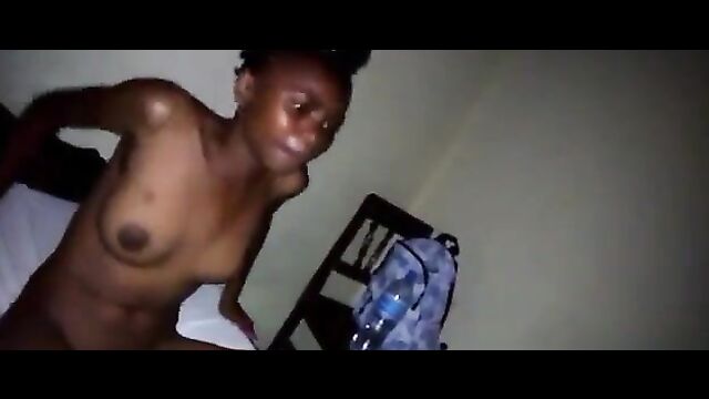 Mzansi Girl cries out over pain in her stomach after having SEX, because her boyfriend’s long dick has damaged her womb! - 4 image