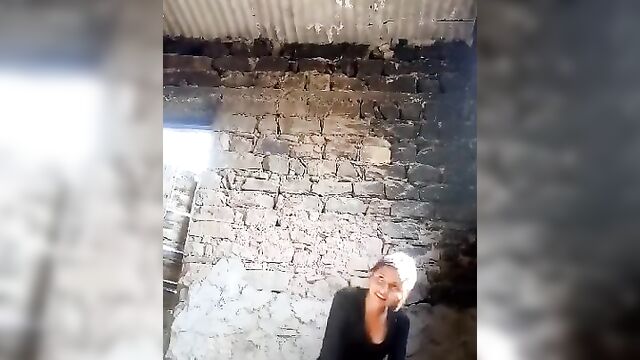 Crazy Indian couple caught having sex in an unfinished building - 1 image