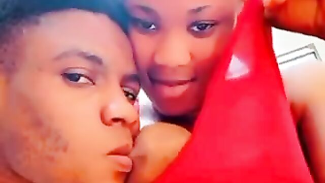 Dude caught sucking girlfriend’s breasts on camera - 5 image