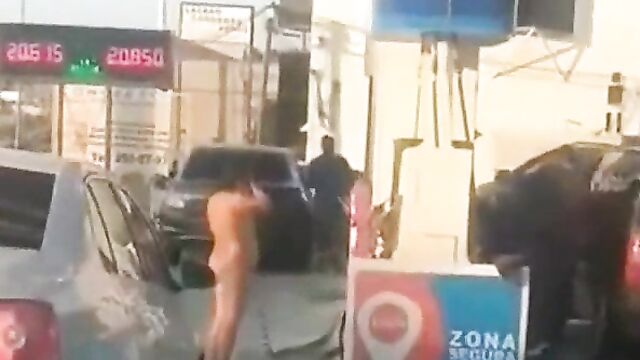 Woman bathing naked in public - 1 image