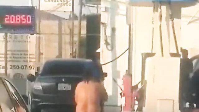 Woman bathing naked in public - 3 image