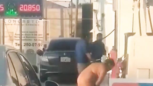 Woman bathing naked in public - 4 image