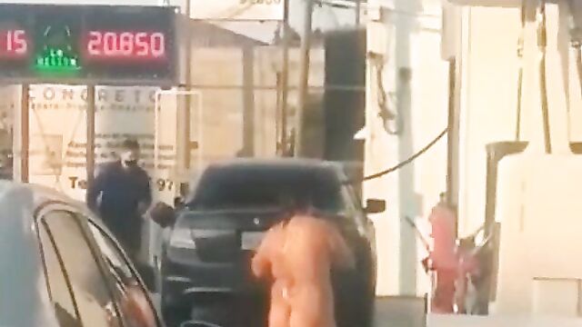 Woman bathing naked in public - 5 image