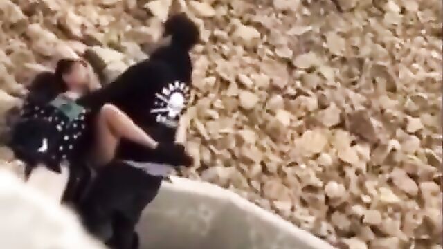 Doing it in public without shame - 4 image