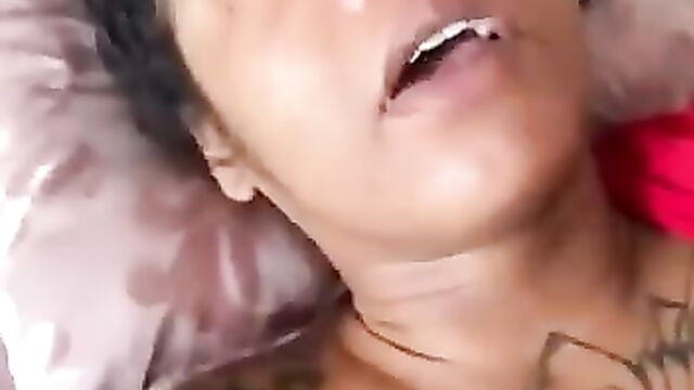 LOL! Lady experiences convulsion during sex