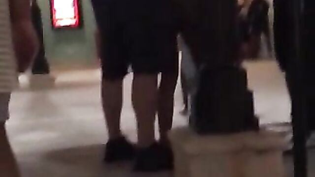 2 girls fighting and showing ass in public - 4 image