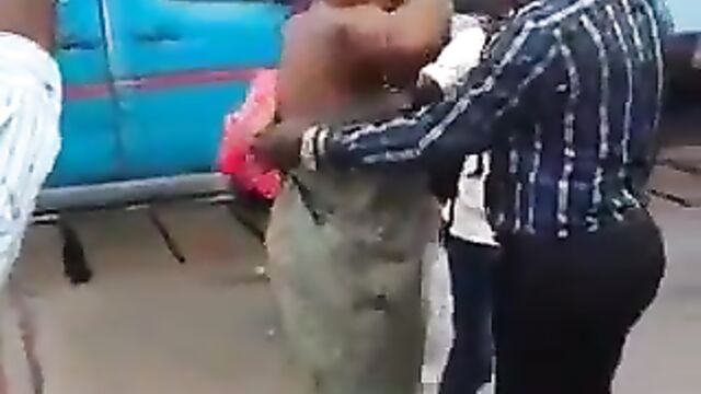 Lady with big breasts strips naked and runs mad in public after allegedly having sex with a man - 5 image