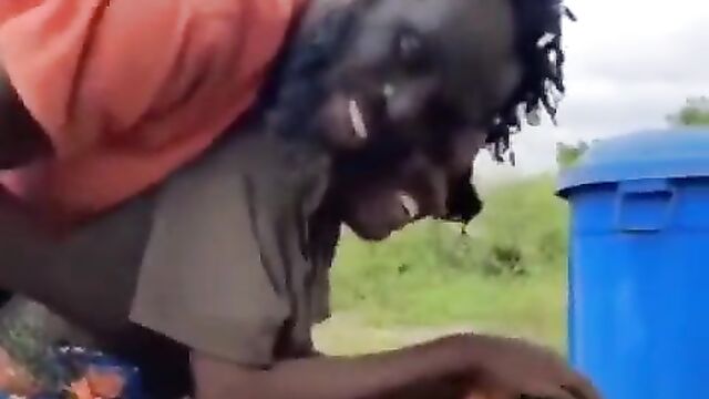 Man caught squeezing his woman’s breasts in public - 4 image