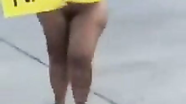 NAKED woman looking for a job - 1 image