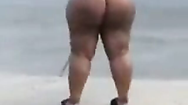 NAKED woman looking for a job - 4 image