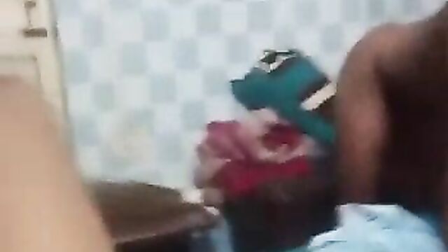 Breasts Like Slippers: Nigerian man records flat breasts of alleged prostitute he slept with - 5 image