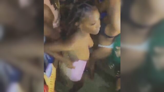 Amateur strips naked in public at Lagos wild party - 1 image