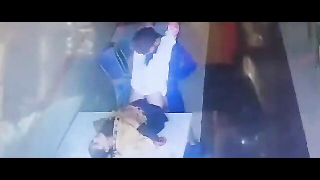 Muslim lovers caught having sex on hotel table and flogged in public - 1 image
