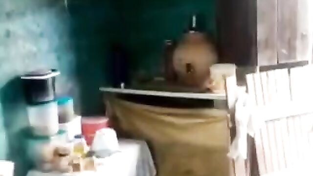 Chick beats sidechick and strips her naked in public after she caught her cheating with her man - 5 image