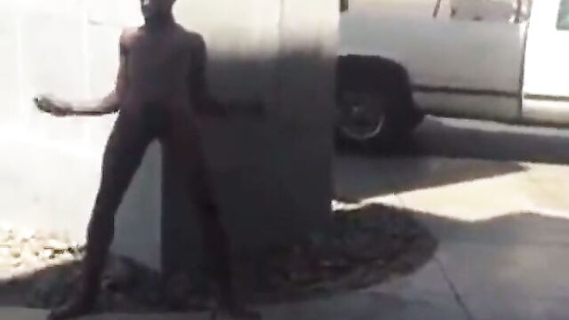 Naked man caught acting crazy in public - 3 image