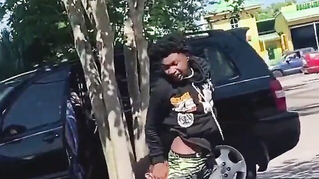 LMFAO! Man’s opponent bites his ass while fighting - 4 image