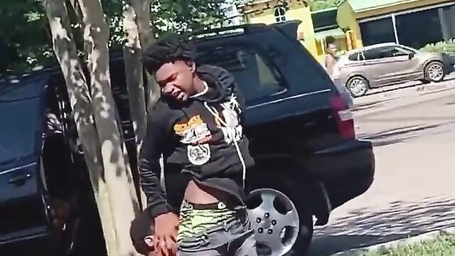 LMFAO! Man’s opponent bites his ass while fighting - 5 image