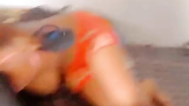 Breasts pop out as girls fight 2 vs 1 in public over a rich sugar daddy – Part 1 - 5 image