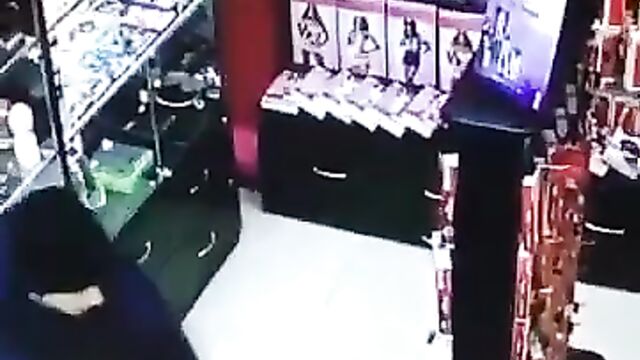 CCTV caught man having sex with a sex toy in a store - 3 image