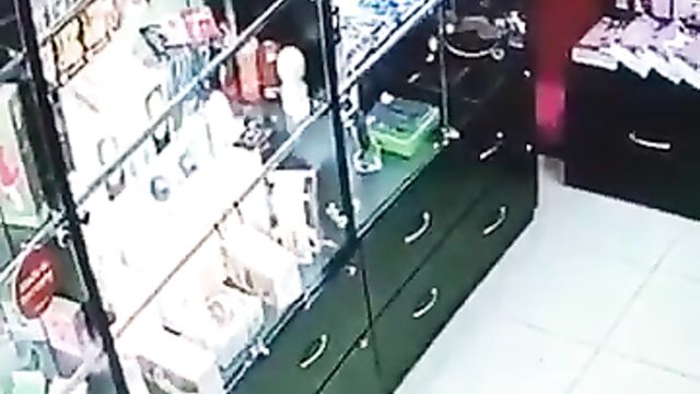 CCTV caught man having sex with a sex toy in a store - 4 image