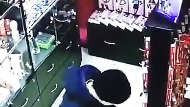 CCTV caught man having sex with a sex toy in a store - 5 image