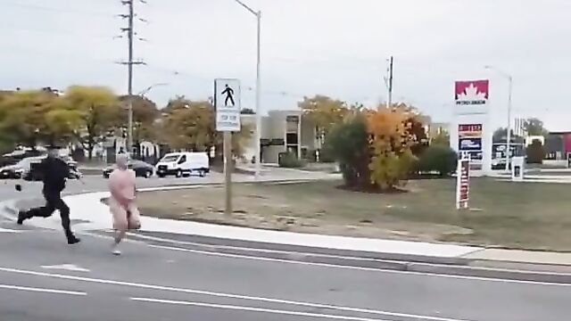 Police caught naked man in public, after hot chase down the road - 1 image