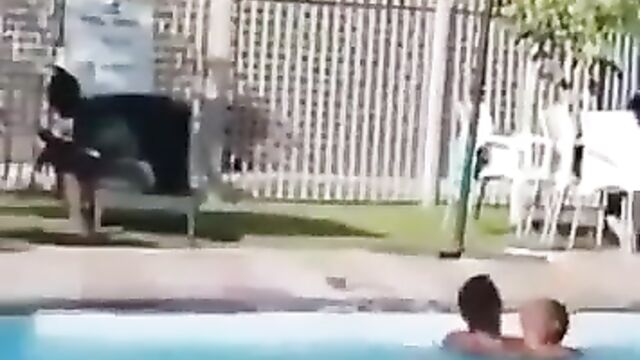 Kenyan Guy Caught Fingering And Fucking Girlfriend In The Pool In Public - 4 image