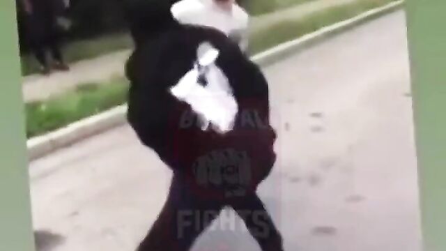 He Dropped His Gun And Decided To Fight With His Hands Instead - 3 image