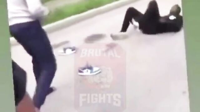 He Dropped His Gun And Decided To Fight With His Hands Instead - 5 image