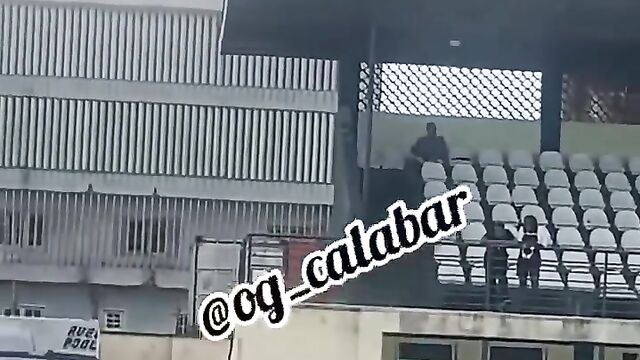 Kinky Nigerian Couple Caught Having Hot Sex In A Pool In Public - 3 image