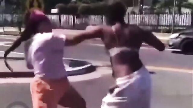 Boobs Out In Public As 2 Girls Fight Over A Boyfriend's Money On The Road - 4 image