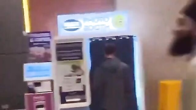 Muslim Girl In Hijab Caught Having Sex In Photo Booth In Public - 4 image