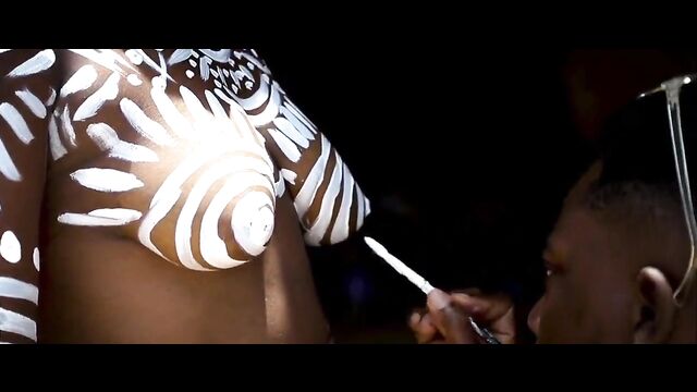 Mzansi girl getting her boobs painted in public - 1 image