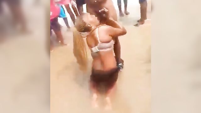 Mzansi Couple Caught Having Blowjob On A River Bank In Public Surrounded By A Crowd