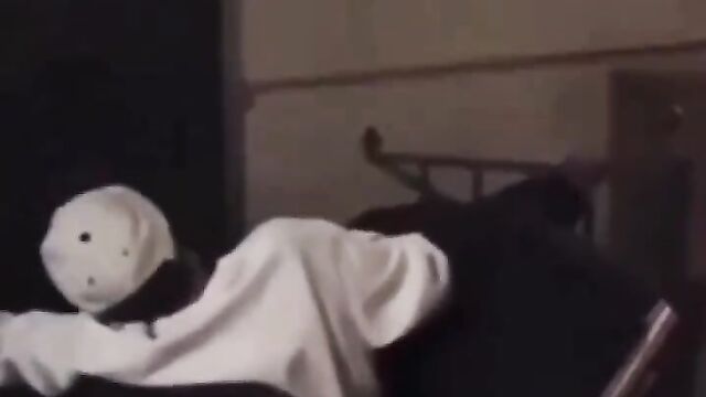 Homeless Guy Caught Receiving Blow Job In Public - 3 image