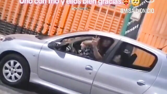 Crazy Couple Caught Having Sex In The Car In Public - 3 image