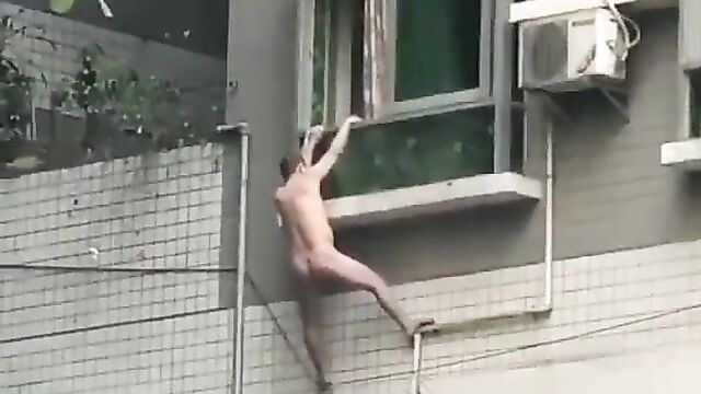 Naked man falls from storey building after getting caught cheating - 3 image