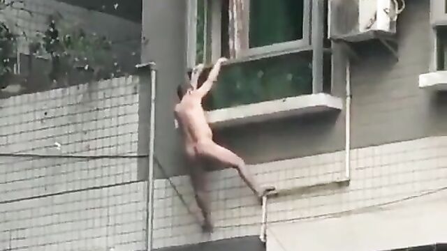 Naked man falls from storey building after getting caught cheating - 4 image