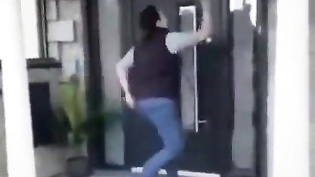 She Found The Address Of Her Cheating Husband's Side Chick On His Phone And Went There! - 3 image