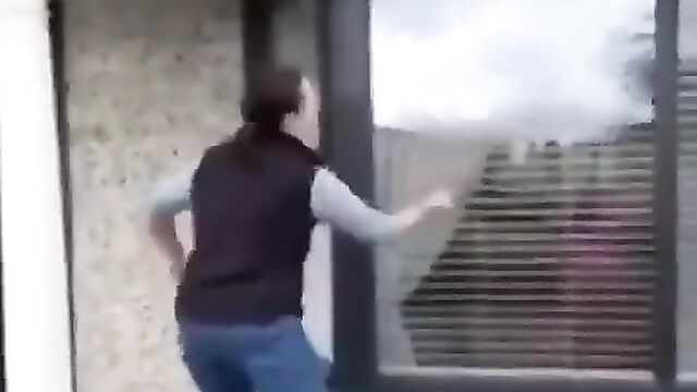 She Found The Address Of Her Cheating Husband's Side Chick On His Phone And Went There! - 4 image