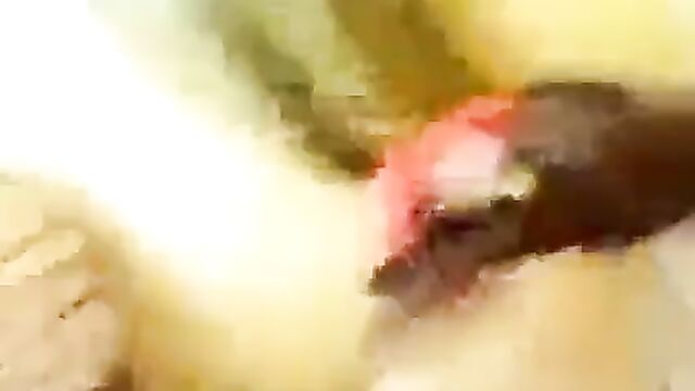 Hausa husband shaving wife’s pussy in public - 3 image