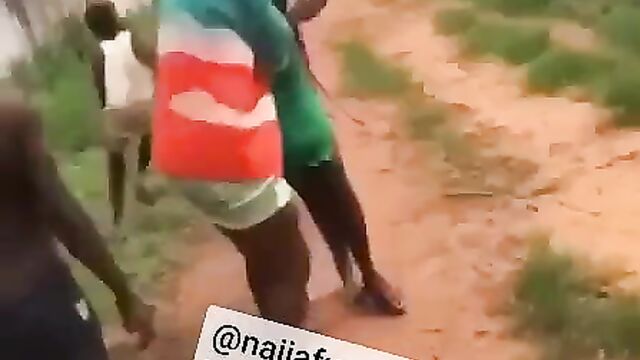 Boobs Out As 2 Igbo Nigerian Girls Get Caught Fighting Over A Man In Public - 4 image