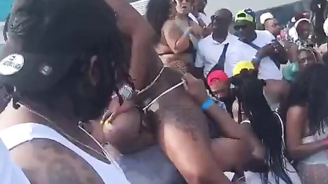 Eating pussy and blow job sex in public at a party - 3 image