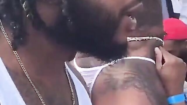 Eating pussy and blow job sex in public at a party - 4 image