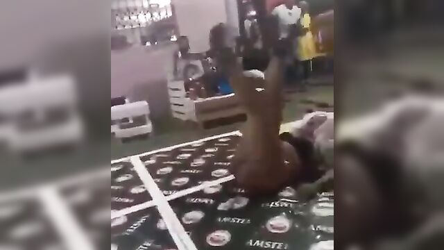 Eating Pussy In Public In A Party 18+ Video - 5 image