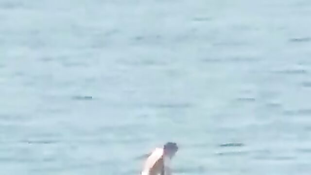 Sex On A Surfboard In Public - 4 image