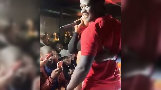 Ass And Boobs Out In Public As Queen Minaj Shows Off Her Pointed Breasts And Nipples On Stage In South Africa Video Leaked - 2 image