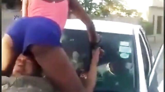 He couldn’t eat her pussy because her pussy was smelling - 4 image